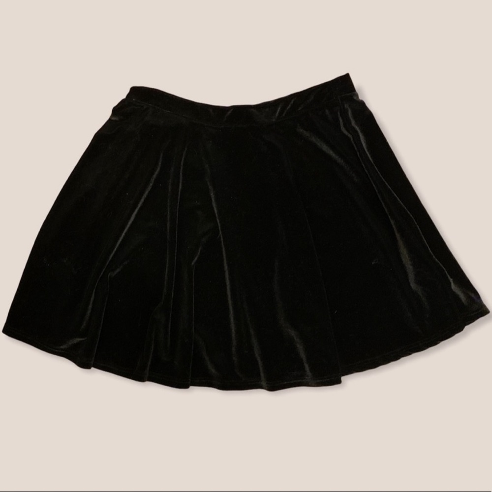 🦇Black Velvet Skater Skirt🦇